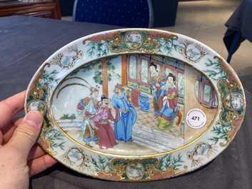 Een Chinese ovalen Canton famille rose schotel, 19e eeuw