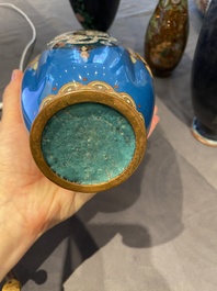 Drie paar Japanse cloisonn&eacute; vazen, Meiji, 19/20e eeuw