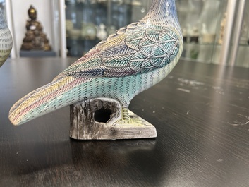 A pair of Chinese verte biscuit pigeons, 19/20th C.