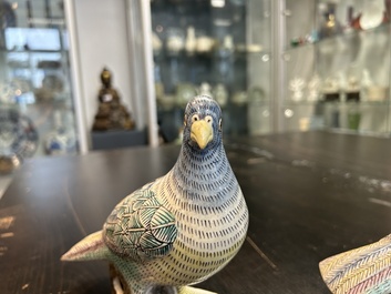 A pair of Chinese verte biscuit pigeons, 19/20th C.