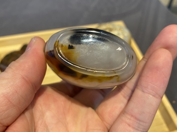 Neuf tabati&egrave;res en agate, Chine, 19/20&egrave;me