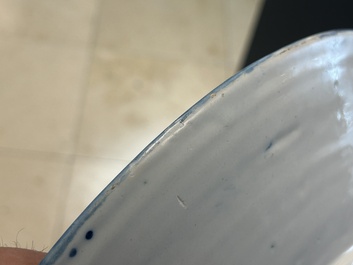 Plat en fa&iuml;ence de Delft en bleu et blanc &agrave; d&eacute;cor de V&eacute;nus, fin du 17&egrave;me