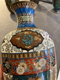 Drie paar Japanse cloisonn&eacute; vazen, Meiji, 19/20e eeuw
