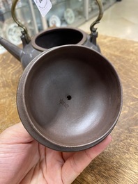 Th&eacute;i&egrave;re couverte en gr&egrave;s de Yixing poli de couleur pourpre pour le march&eacute; thai, Chine, 19&egrave;me
