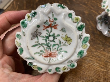 Een paar Chinese famille verte zoutvaten, Kangxi