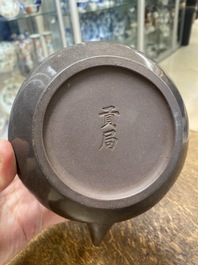 Th&eacute;i&egrave;re couverte en gr&egrave;s de Yixing poli de couleur pourpre pour le march&eacute; thai, Chine, 19&egrave;me