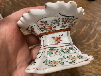 Een paar Chinese famille verte zoutvaten, Kangxi