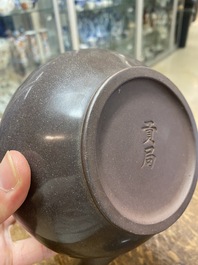 Th&eacute;i&egrave;re couverte en gr&egrave;s de Yixing poli de couleur pourpre pour le march&eacute; thai, Chine, 19&egrave;me
