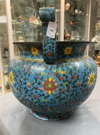 Een grote Chinese cloisonn&eacute; jardini&egrave;re, Ming merk, 19e eeuw