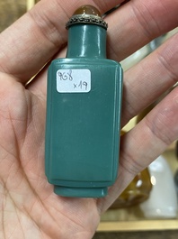 19 Chinese glass snuff bottles, 19/20th C.