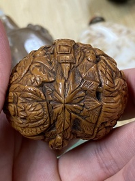 15 Chinese hardstone, glass and walnut snuff bottles, 19/20th C.