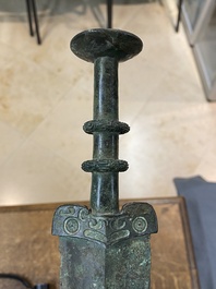 Een Chinees bronzen zwaard, Periode der Strijdende Staten, 5/4e eeuw v.C.