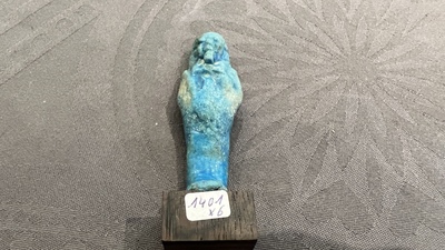 Six oushebtis en fritte &eacute;maill&eacute;e verte et turquoise, Egypte, Basse &eacute;poque