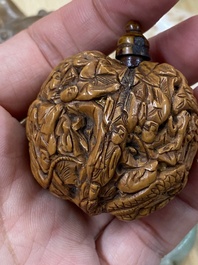 15 Chinese hardstone, glass and walnut snuff bottles, 19/20th C.