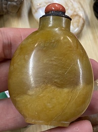 15 Chinese hardstone, glass and walnut snuff bottles, 19/20th C.