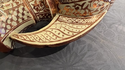 Deux vases hispano-mauresques &agrave; &eacute;mail lustr&eacute; de type 'Alhambra' et un vase en bois incrust&eacute; de pierres, Espagne et Afrique du Nord, 19/20&egrave;me