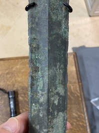 Een Chinees bronzen zwaard, Periode der Strijdende Staten, 5/4e eeuw v.C.