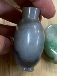 15 Chinese hardstone, glass and walnut snuff bottles, 19/20th C.