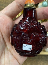 19 Chinese glass snuff bottles, 19/20th C.