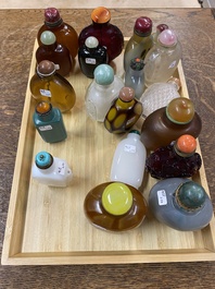 19 Chinese glass snuff bottles, 19/20th C.