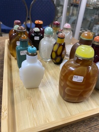 19 Chinese glass snuff bottles, 19/20th C.