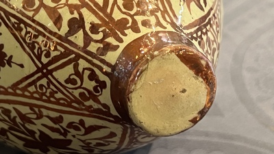 Deux vases hispano-mauresques &agrave; &eacute;mail lustr&eacute; de type 'Alhambra' et un vase en bois incrust&eacute; de pierres, Espagne et Afrique du Nord, 19/20&egrave;me