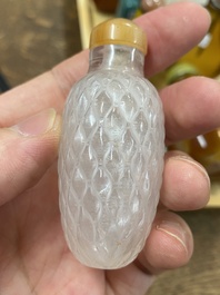 19 Chinese glass snuff bottles, 19/20th C.
