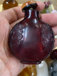 19 Chinese glass snuff bottles, 19/20th C.