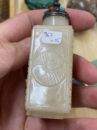 15 Chinese hardstone, glass and walnut snuff bottles, 19/20th C.