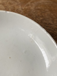 Een Chinees blauw-wit 'Bleu de Hue' bord voor de Vietnamese markt, Nhat merk, 19e eeuw