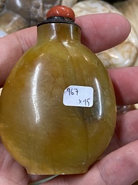 15 Chinese hardstone, glass and walnut snuff bottles, 19/20th C.