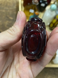 19 Chinese glass snuff bottles, 19/20th C.