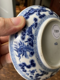 Een Chinees blauw-wit 'Bleu de Hue' bord voor de Vietnamese markt, Nhat merk, 19e eeuw