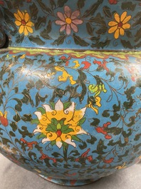 Een grote Chinese cloisonn&eacute; jardini&egrave;re, Ming merk, 19e eeuw