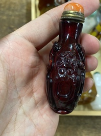 19 Chinese glass snuff bottles, 19/20th C.