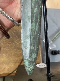 Een Chinees bronzen zwaard, Periode der Strijdende Staten, 5/4e eeuw v.C.