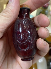 19 Chinese glass snuff bottles, 19/20th C.