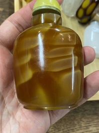 19 Chinese glass snuff bottles, 19/20th C.
