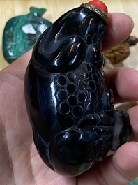 15 Chinese hardstone, glass and walnut snuff bottles, 19/20th C.