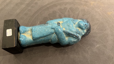 Six oushebtis en fritte &eacute;maill&eacute;e verte et turquoise, Egypte, Basse &eacute;poque