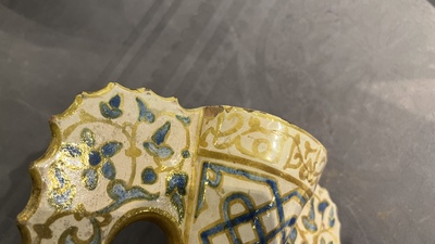 Deux vases hispano-mauresques &agrave; &eacute;mail lustr&eacute; de type 'Alhambra' et un vase en bois incrust&eacute; de pierres, Espagne et Afrique du Nord, 19/20&egrave;me