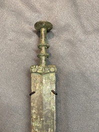 Een Chinees bronzen zwaard, Periode der Strijdende Staten, 5/4e eeuw v.C.