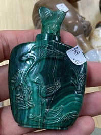 15 Chinese hardstone, glass and walnut snuff bottles, 19/20th C.