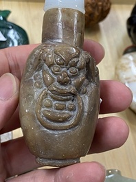 15 Chinese hardstone, glass and walnut snuff bottles, 19/20th C.