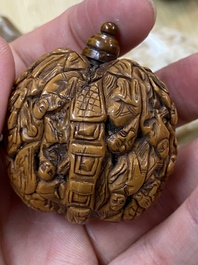 15 Chinese hardstone, glass and walnut snuff bottles, 19/20th C.