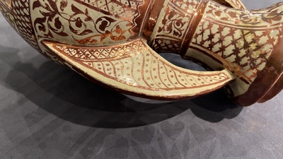 Deux vases hispano-mauresques &agrave; &eacute;mail lustr&eacute; de type 'Alhambra' et un vase en bois incrust&eacute; de pierres, Espagne et Afrique du Nord, 19/20&egrave;me