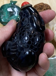15 Chinese hardstone, glass and walnut snuff bottles, 19/20th C.