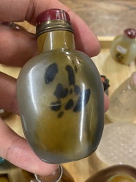 19 Chinese glass snuff bottles, 19/20th C.