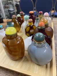 19 Chinese glass snuff bottles, 19/20th C.