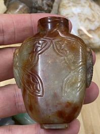 15 Chinese hardstone, glass and walnut snuff bottles, 19/20th C.